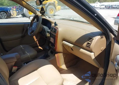 2001 Saturn L300 z USA, uszkodzony, nr VIN 1G8JW52R81Y564763